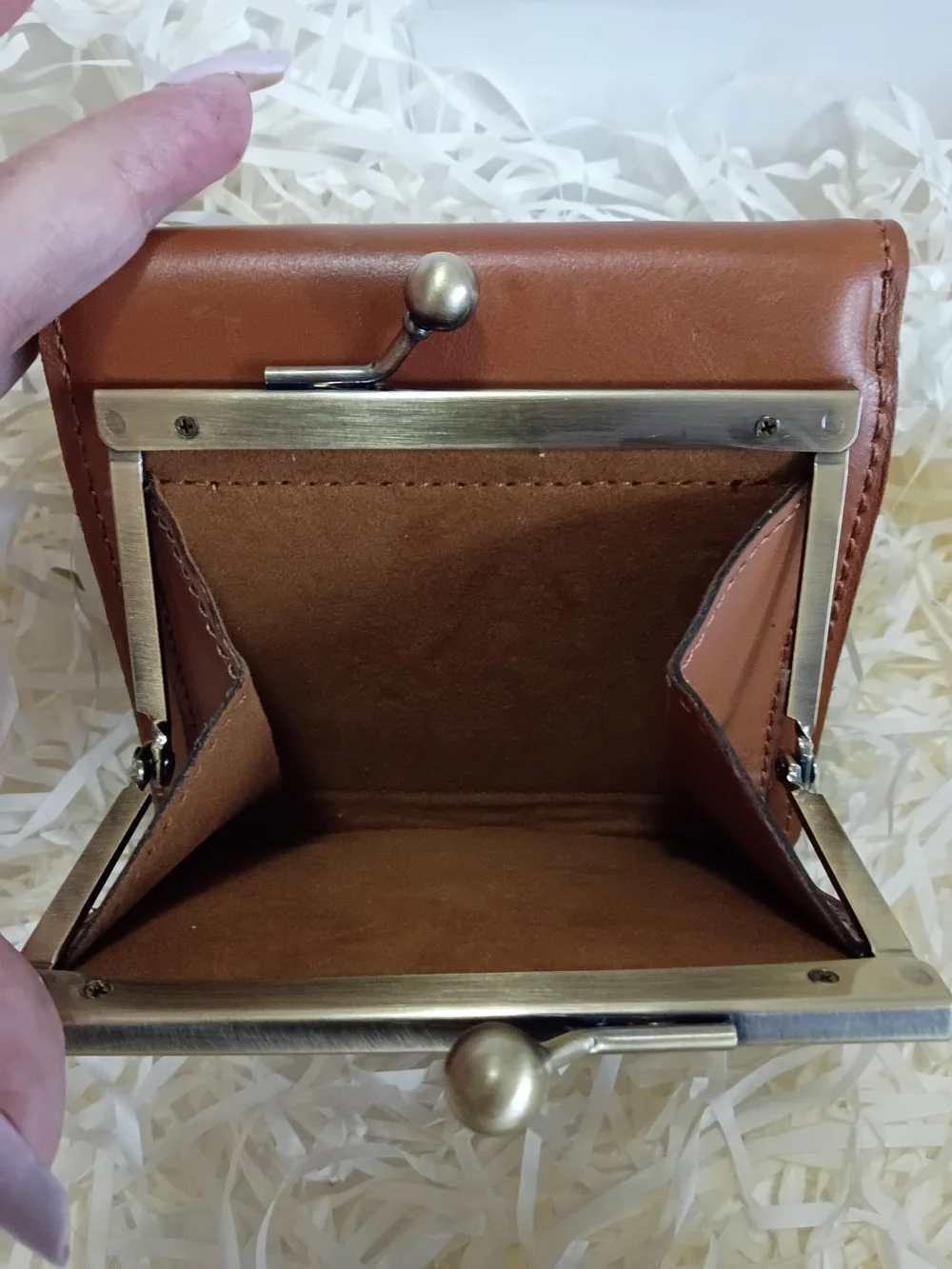 Patricia Nash Euc Kiss Lock Brown Leather Bifold Wallet with Floral Emboss